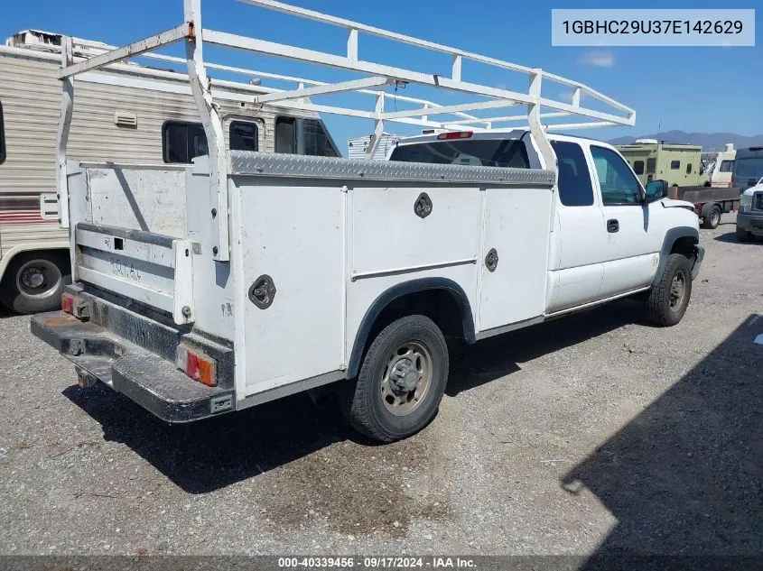 2007 Chevrolet Silverado C2500 Heavy Duty VIN: 1GBHC29U37E142629 Lot: 40339456