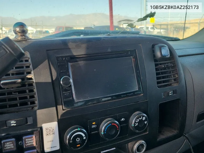 2010 Chevrolet Silverado 3500Hd Work Truck VIN: 1GB5KZBK0AZ252173 Lot: 40527124