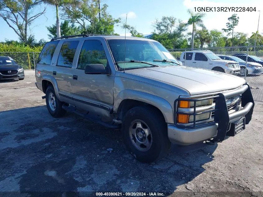 2000 Chevrolet Tahoe Z71 VIN: 1GNEK13R2YR228404 Lot: 40390621