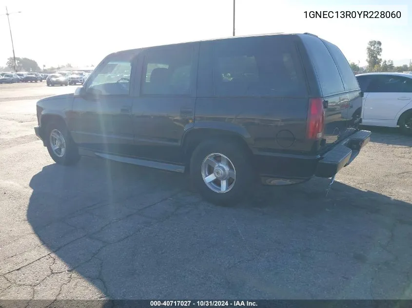 2000 Chevrolet Tahoe Limited VIN: 1GNEC13R0YR228060 Lot: 40717027