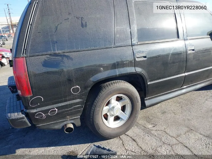 2000 Chevrolet Tahoe Limited VIN: 1GNEC13R0YR228060 Lot: 40717027