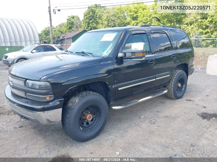 2005 Chevrolet Tahoe Ls VIN: 1GNEK13Z05J220571 Lot: 39714597