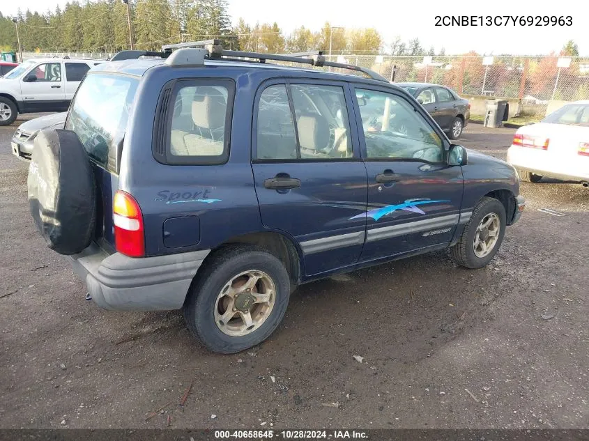 2000 Chevrolet Tracker VIN: 2CNBE13C7Y6929963 Lot: 40658645