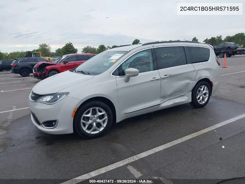 2017 Chrysler Pacifica Touring-L VIN: 2C4RC1BG5HR571595 Lot: 40437472