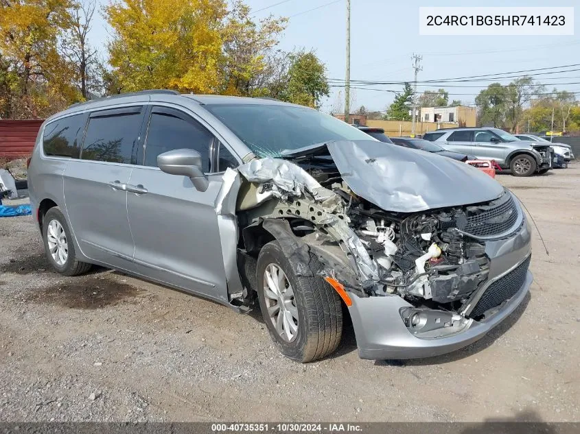 2017 Chrysler Pacifica Touring-L VIN: 2C4RC1BG5HR741423 Lot: 40735351