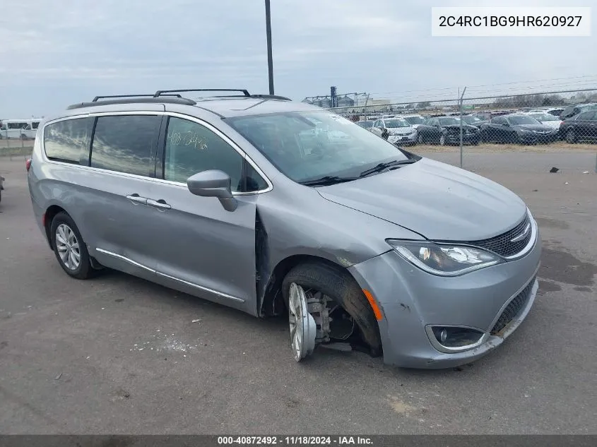 2017 Chrysler Pacifica Touring-L VIN: 2C4RC1BG9HR620927 Lot: 40872492