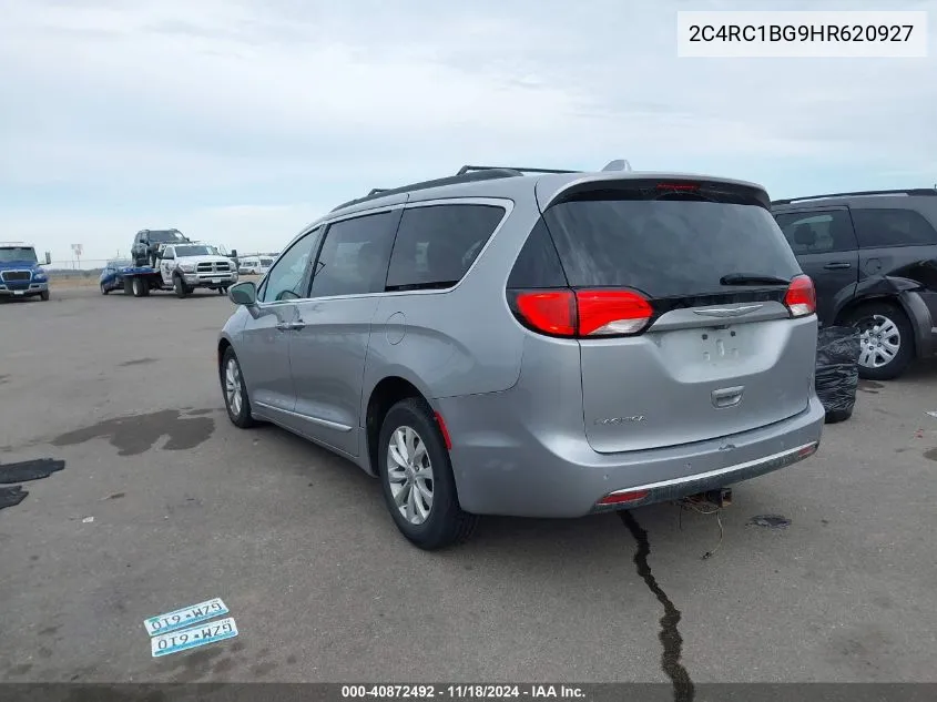 2017 Chrysler Pacifica Touring-L VIN: 2C4RC1BG9HR620927 Lot: 40872492