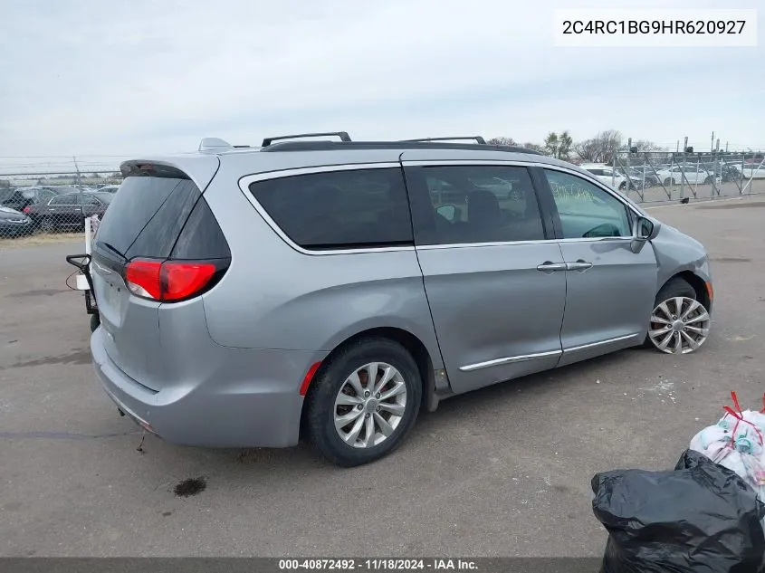 2017 Chrysler Pacifica Touring-L VIN: 2C4RC1BG9HR620927 Lot: 40872492