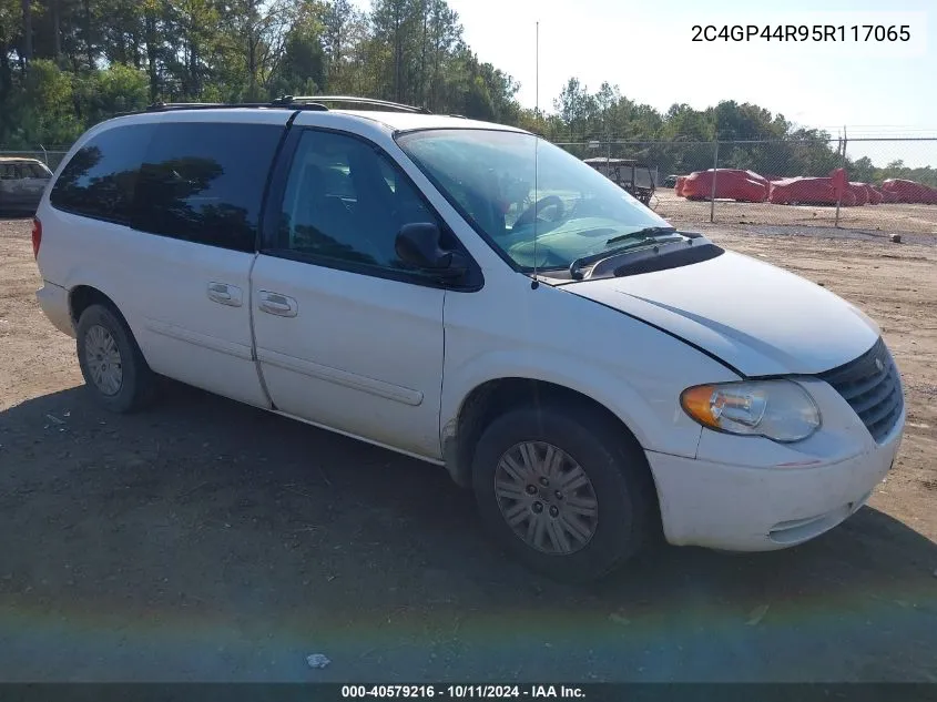 2005 Chrysler Town & Country Lx VIN: 2C4GP44R95R117065 Lot: 40579216