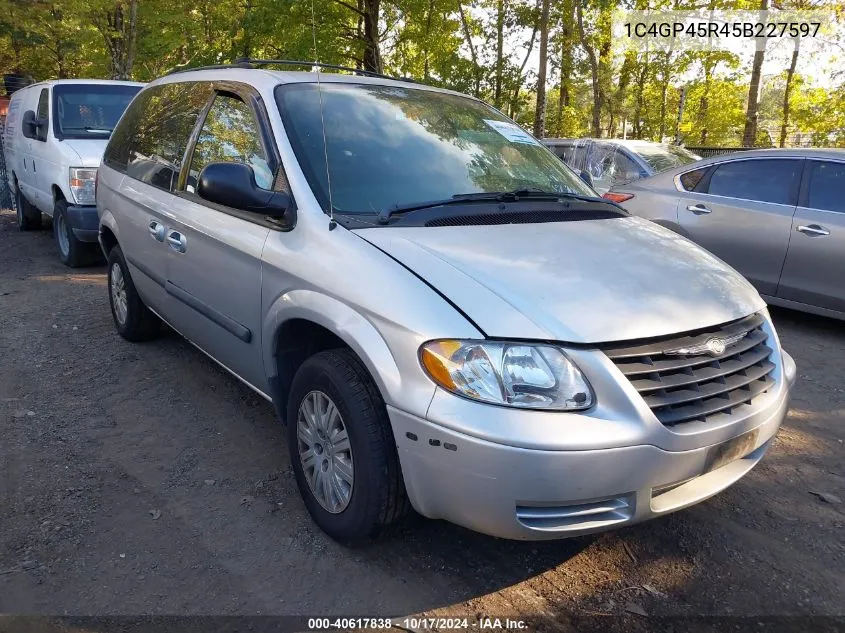 2005 Chrysler Town & Country VIN: 1C4GP45R45B227597 Lot: 40617838