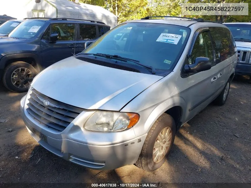 2005 Chrysler Town & Country VIN: 1C4GP45R45B227597 Lot: 40617838