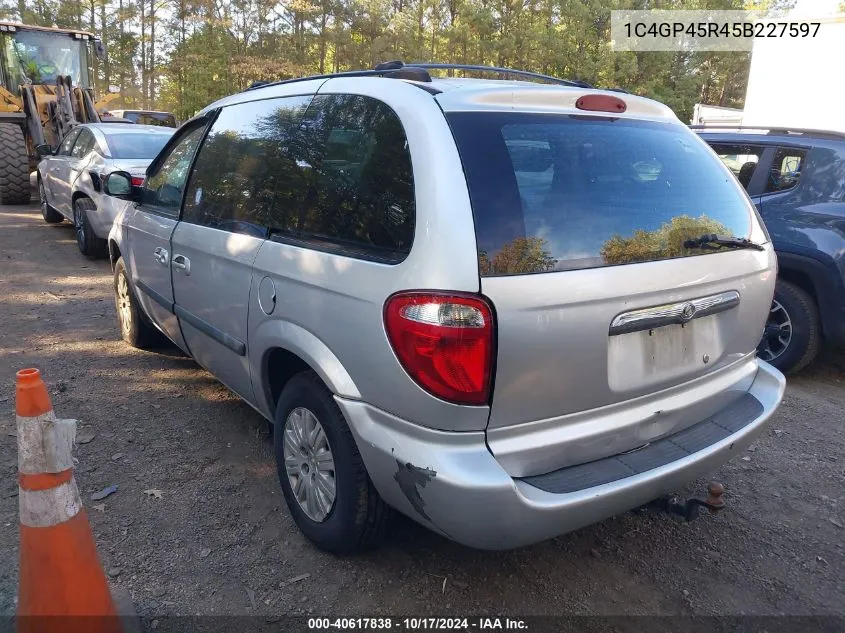 2005 Chrysler Town & Country VIN: 1C4GP45R45B227597 Lot: 40617838