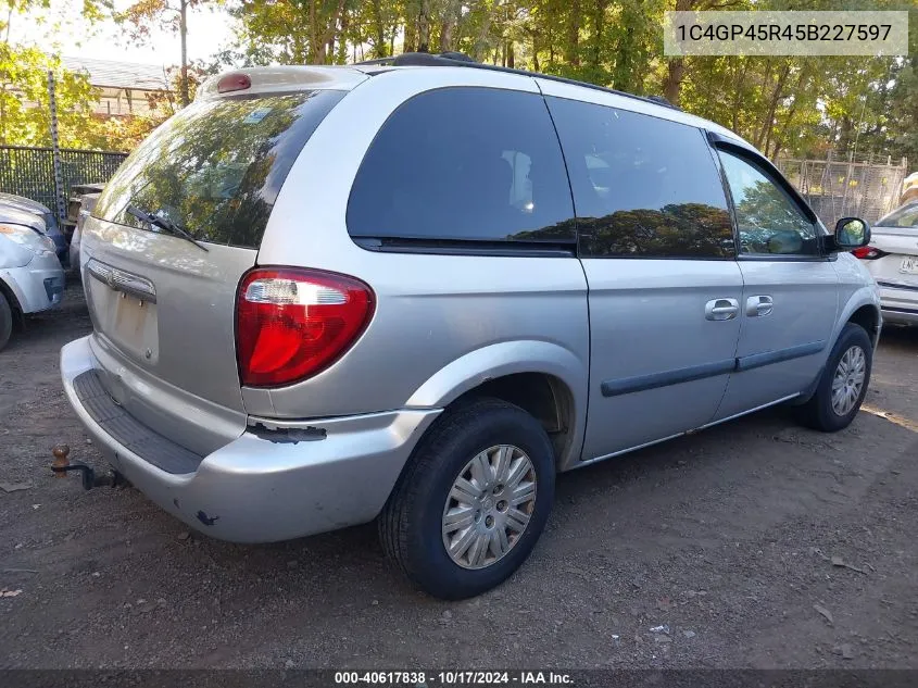 2005 Chrysler Town & Country VIN: 1C4GP45R45B227597 Lot: 40617838