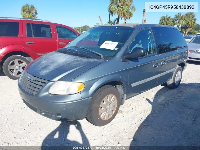 2005 Chrysler Town & Country VIN: 1C4GP45R958438892 Lot: 40673177