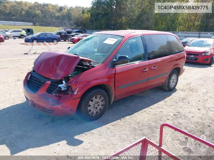 2005 Chrysler Town & Country VIN: 1C4GP45RX5B439775 Lot: 40678616