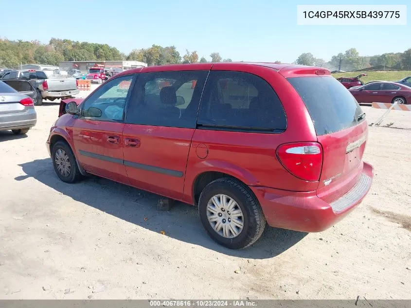 2005 Chrysler Town & Country VIN: 1C4GP45RX5B439775 Lot: 40678616