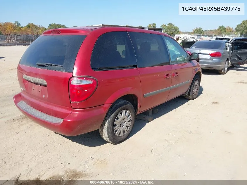 2005 Chrysler Town & Country VIN: 1C4GP45RX5B439775 Lot: 40678616