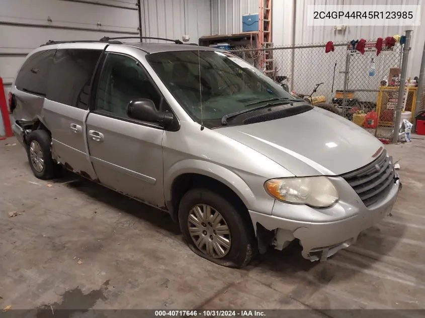 2005 Chrysler Town & Country Lx VIN: 2C4GP44R45R123985 Lot: 40717646