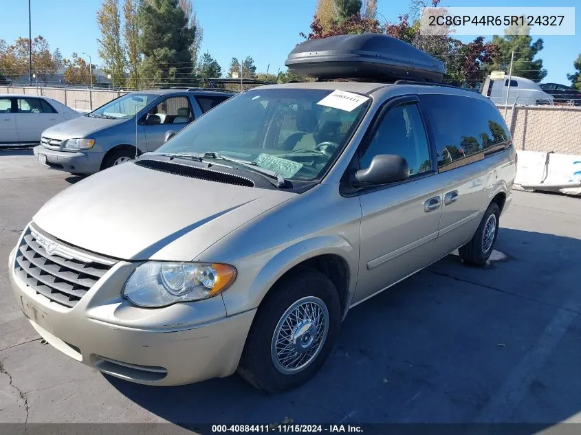 2005 Chrysler Town & Country Lx VIN: 2C8GP44R65R124327 Lot: 40884411