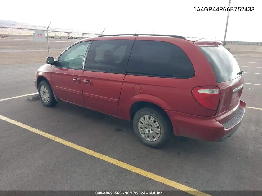 2006 Chrysler Town & Country Lx VIN: 1A4GP44R66B752433 Lot: 40628565