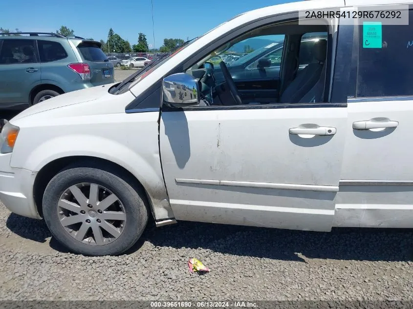 2009 Chrysler Town & Country Touring VIN: 2A8HR54129R676292 Lot: 39651690