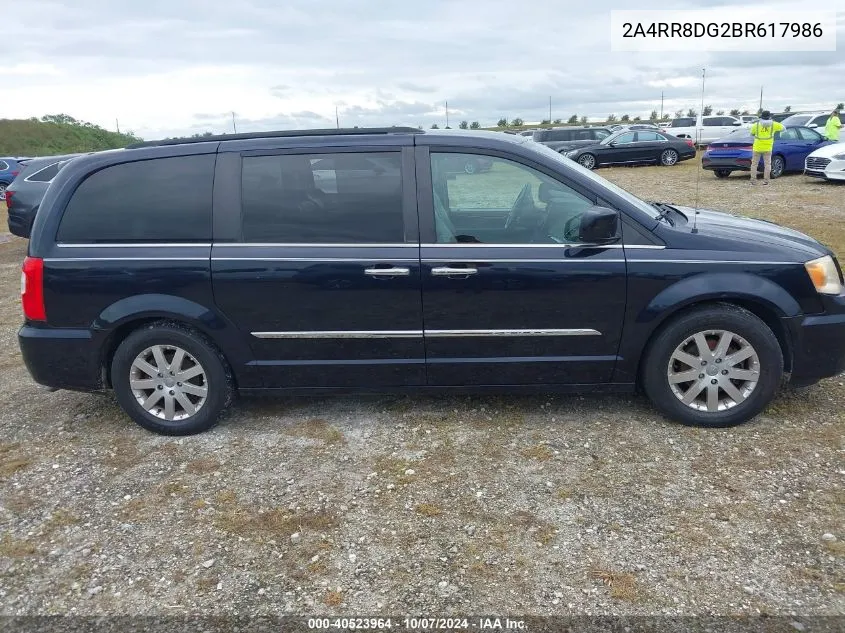 2011 Chrysler Town & Country Touring L VIN: 2A4RR8DG2BR617986 Lot: 40523964