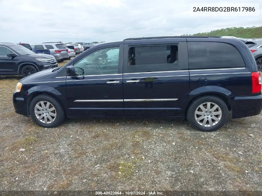 2011 Chrysler Town & Country Touring L VIN: 2A4RR8DG2BR617986 Lot: 40523964