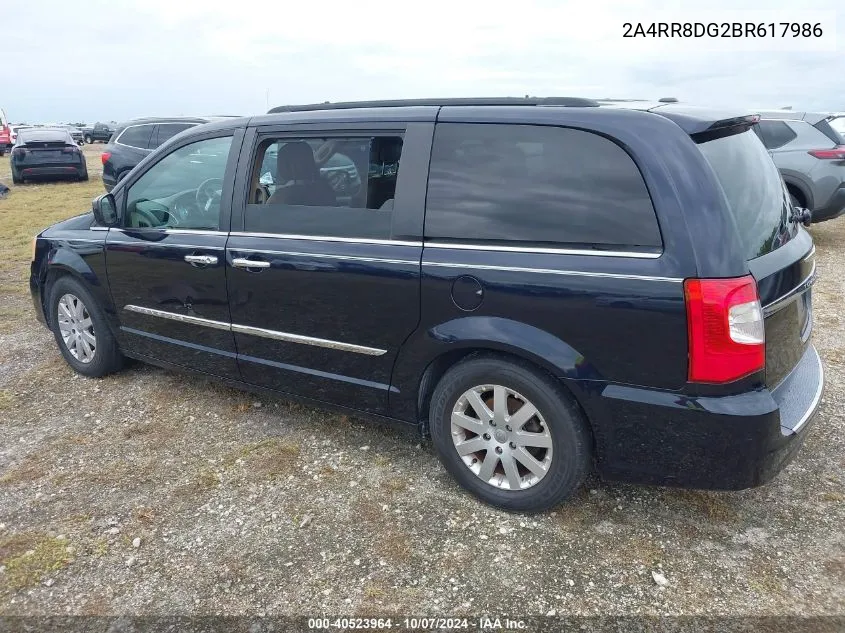 2011 Chrysler Town & Country Touring L VIN: 2A4RR8DG2BR617986 Lot: 40523964