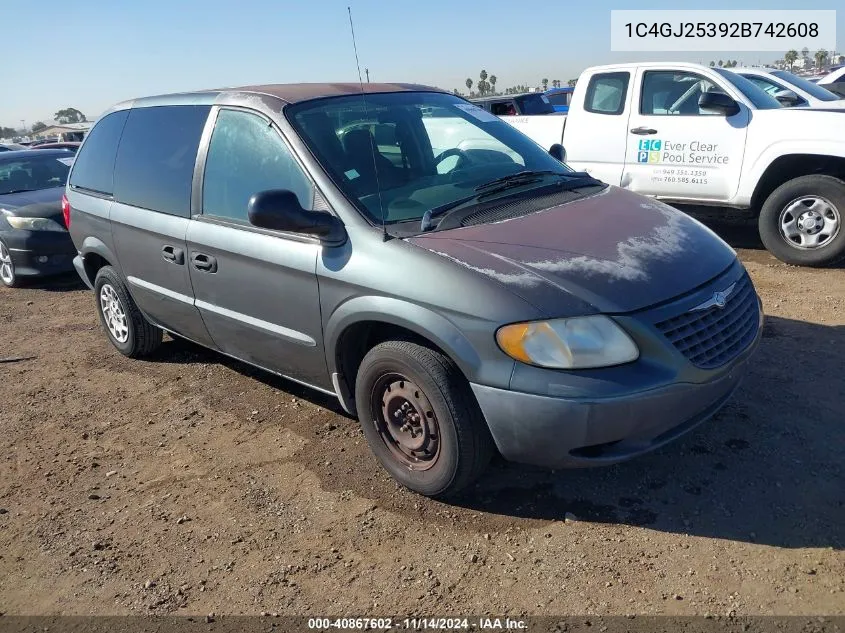 2002 Chrysler Voyager VIN: 1C4GJ25392B742608 Lot: 40867602