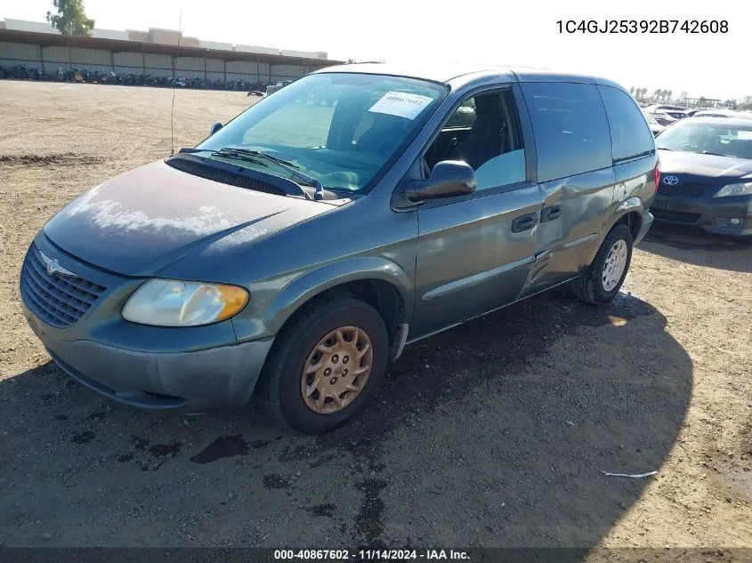 2002 Chrysler Voyager VIN: 1C4GJ25392B742608 Lot: 40867602