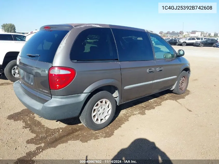 2002 Chrysler Voyager VIN: 1C4GJ25392B742608 Lot: 40867602