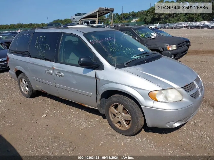 2005 Dodge Grand Caravan Sxt VIN: 2D4GP44LX5R225886 Lot: 40363423