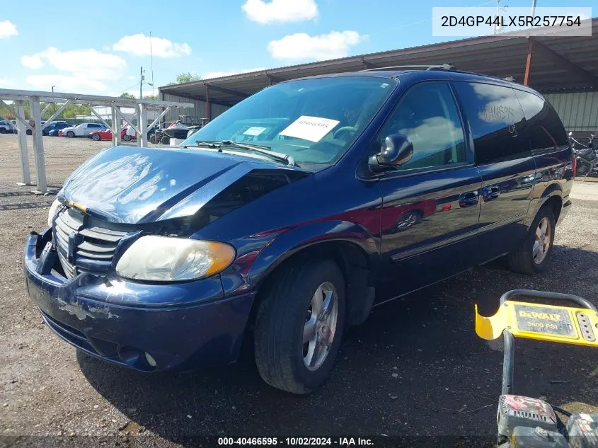 2005 Dodge Grand Caravan Sxt VIN: 2D4GP44LX5R257754 Lot: 40466595