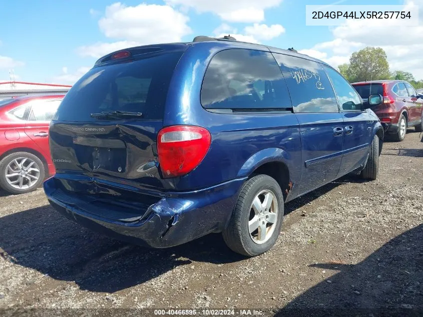 2005 Dodge Grand Caravan Sxt VIN: 2D4GP44LX5R257754 Lot: 40466595