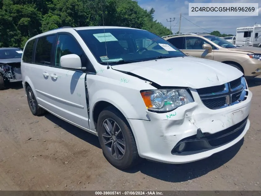 2C4RDGCG5HR696269 2017 Dodge Grand Caravan Sxt