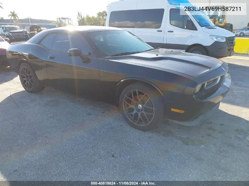 2009 Dodge Challenger Se VIN: 2B3LJ44V69H587211 Lot: 40819824