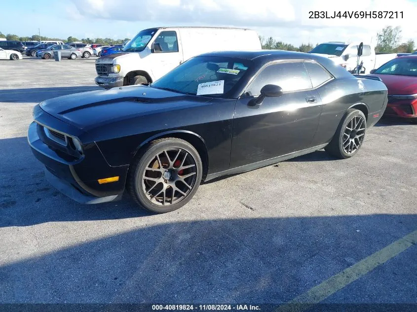 2009 Dodge Challenger Se VIN: 2B3LJ44V69H587211 Lot: 40819824