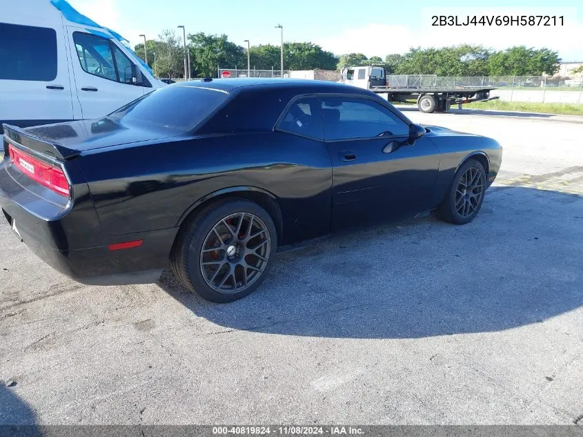 2009 Dodge Challenger Se VIN: 2B3LJ44V69H587211 Lot: 40819824