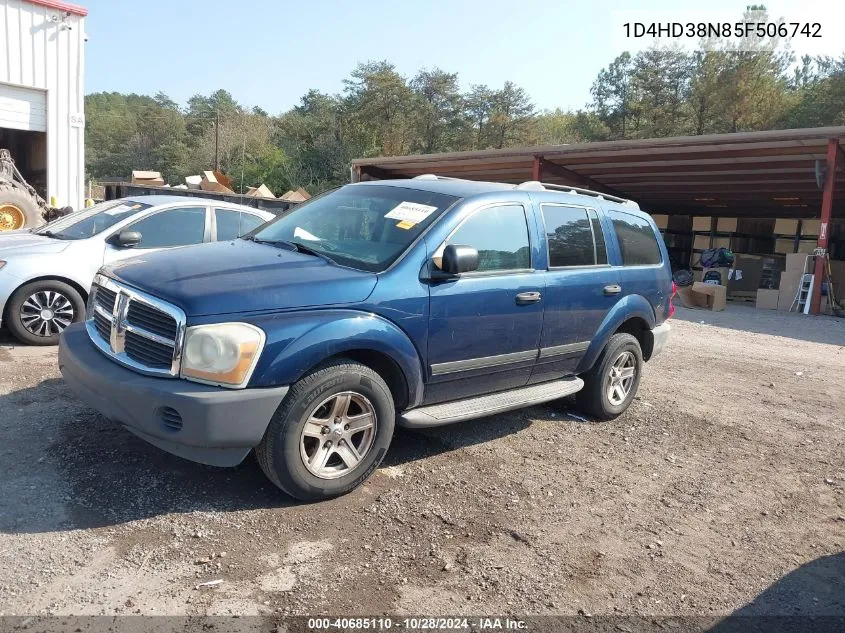 1D4HD38N85F506742 2005 Dodge Durango St