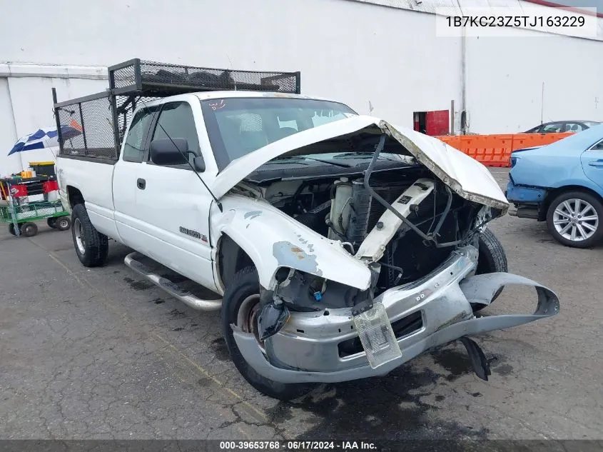 1996 Dodge Ram 2500 VIN: 1B7KC23Z5TJ163229 Lot: 39653768