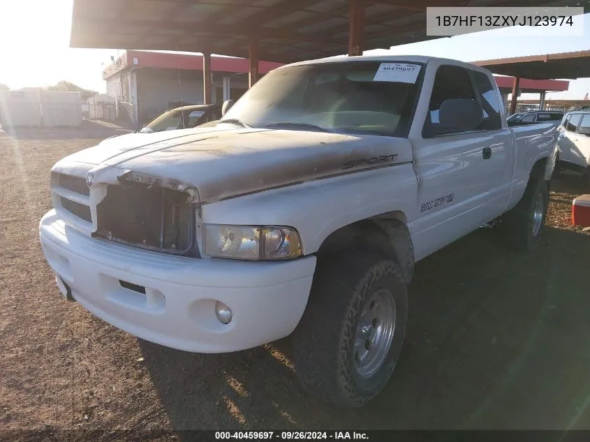 1B7HF13ZXYJ123974 2000 Dodge Ram 1500 St