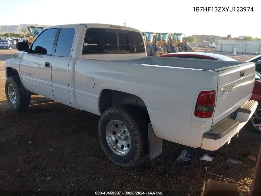 1B7HF13ZXYJ123974 2000 Dodge Ram 1500 St