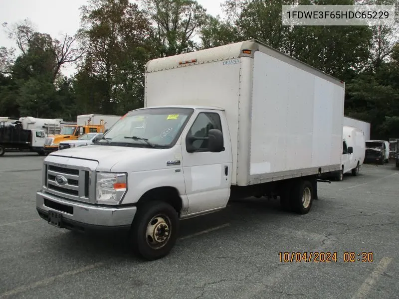 2017 Ford E-350 Cutaway VIN: 1FDWE3F65HDC65229 Lot: 40717409