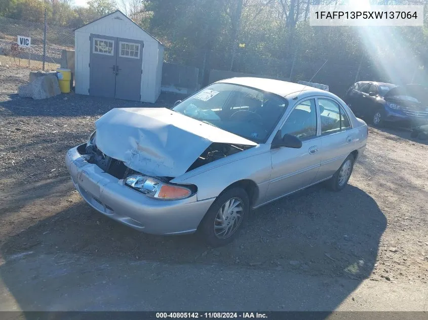 1999 Ford Escort Se VIN: 1FAFP13P5XW137064 Lot: 40805142