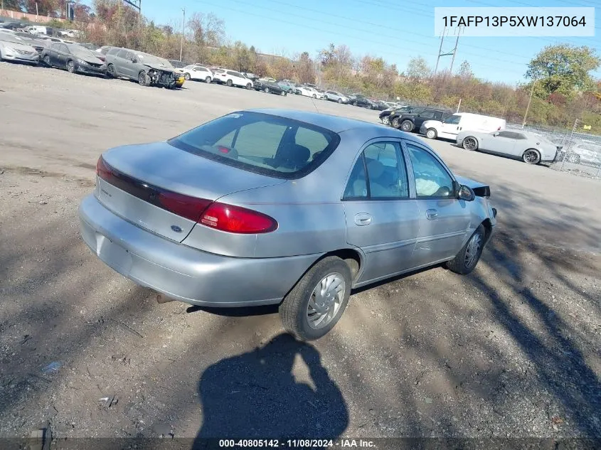 1999 Ford Escort Se VIN: 1FAFP13P5XW137064 Lot: 40805142