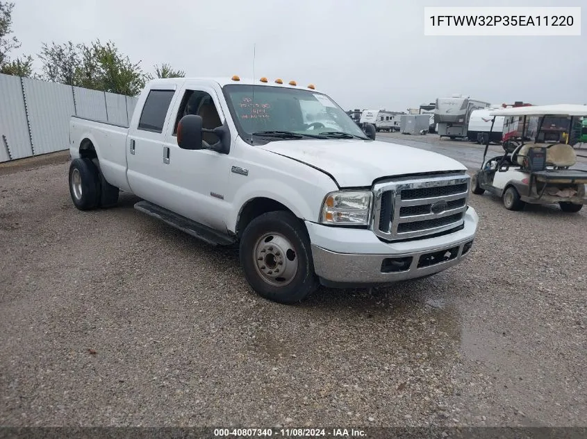 2005 Ford F-350 Lariat/Xl/Xlt VIN: 1FTWW32P35EA11220 Lot: 40807340