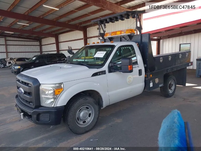 1FDBF3E65BEC47845 2011 Ford F-350 Chassis Xl