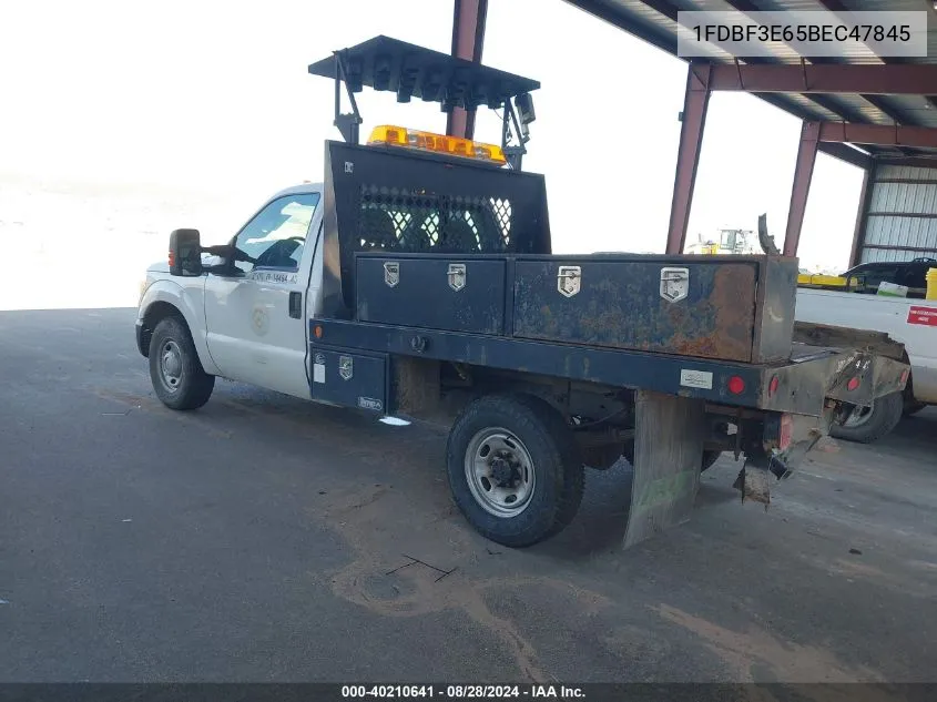 1FDBF3E65BEC47845 2011 Ford F-350 Chassis Xl