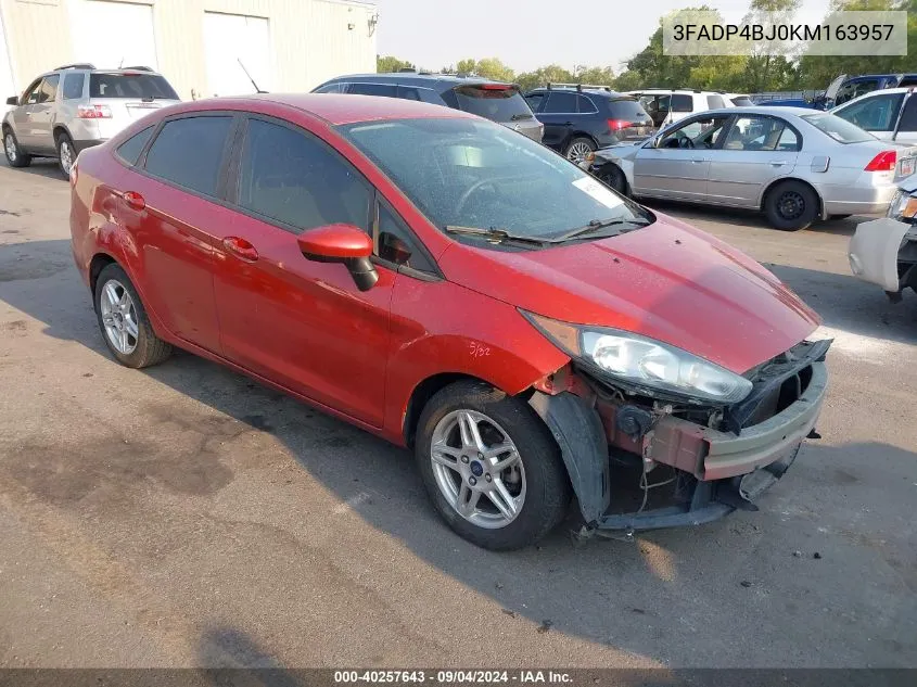 3FADP4BJ0KM163957 2019 Ford Fiesta Se