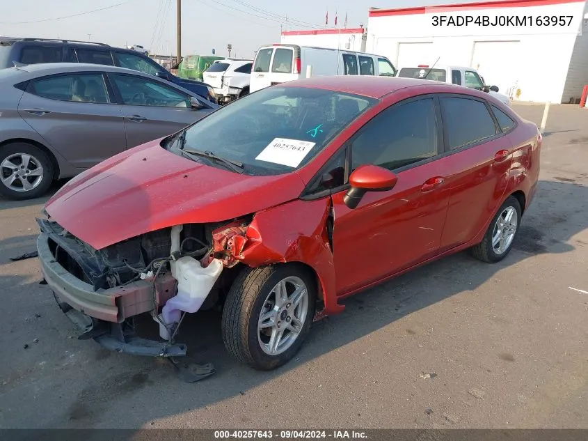 3FADP4BJ0KM163957 2019 Ford Fiesta Se